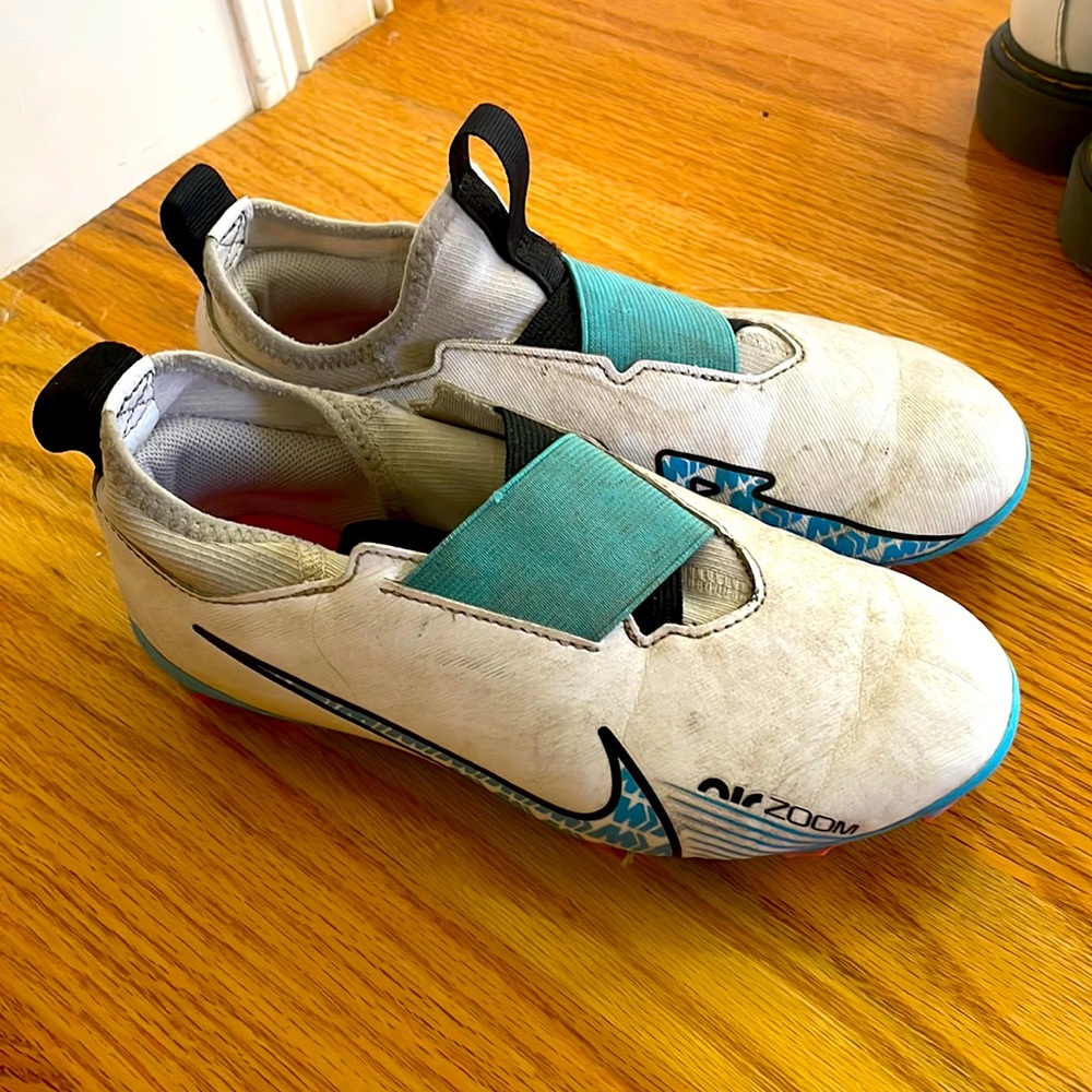 Nike air zoom cleats. Excellent worn condition.